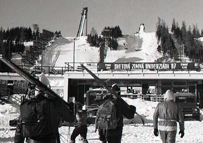 HISTÓRIA ŠTRBSKÉHO PLESA 2. DIEL 21 PRVÁ SVETOVÁ ZIMNÁ UNIVERZIÁDA NA ŠTRBSKOM PLESE Presne pred 30 timi rokmi, 21.