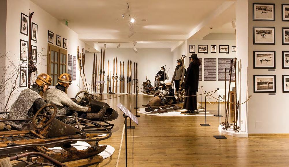 24 HISTÓRIA ŠTRBSKÉHO PLESA 2. DIEL SKI MÚZEUM PREZENTUJE AJ ŠPORTOVÚ HISTÓRIU ŠTRBSKÉHO PLESA V múzeu zaujme zbierka lyží a lyžiarskych viazaní.