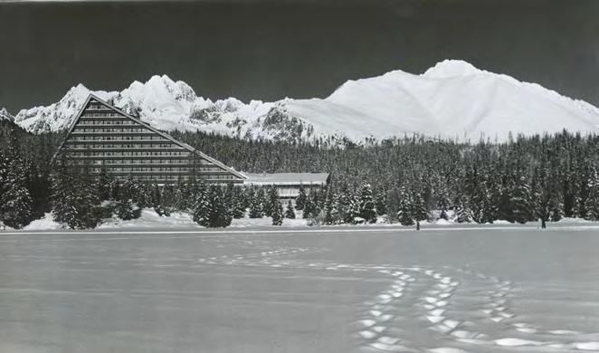30 HISTÓRIA ŠTRBSKÉHO PLESA 2. DIEL tým posledným mohykánom bol dlhoročný vrchný čašník v Slnečnej reštaurácii Štefan Kapraľ z Tatranskej Štrby, ktorý odišiel do starobného dôchodku k 1. 11. 2016.