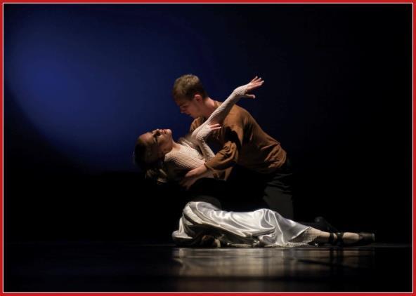 1 Carmen: José: Michaela: Marcellina: Escamillo: CARMEN Georges Bizet Hrají: Nikola Němcová Tomáš Hoš Zuzana Voglová Petra