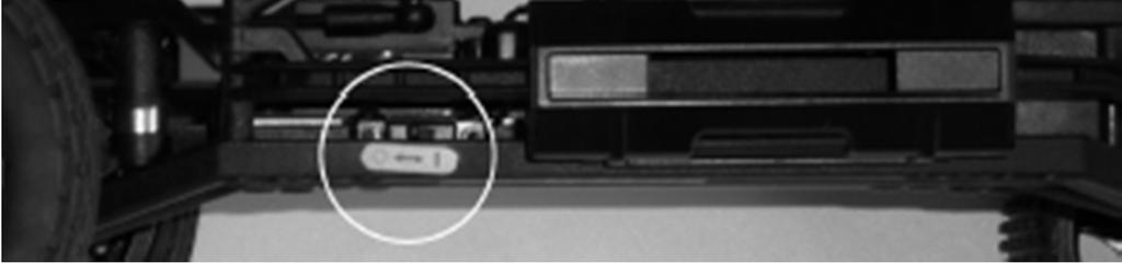 Posuvný přepínač (viz kroužek Obrázek 4 na obrázku 4) přepněte do polohy I (= zapnuto). Začne rychle blikat modrá LED kontrolka na přijímači/řídící jednotce a červená LED na vysílači.