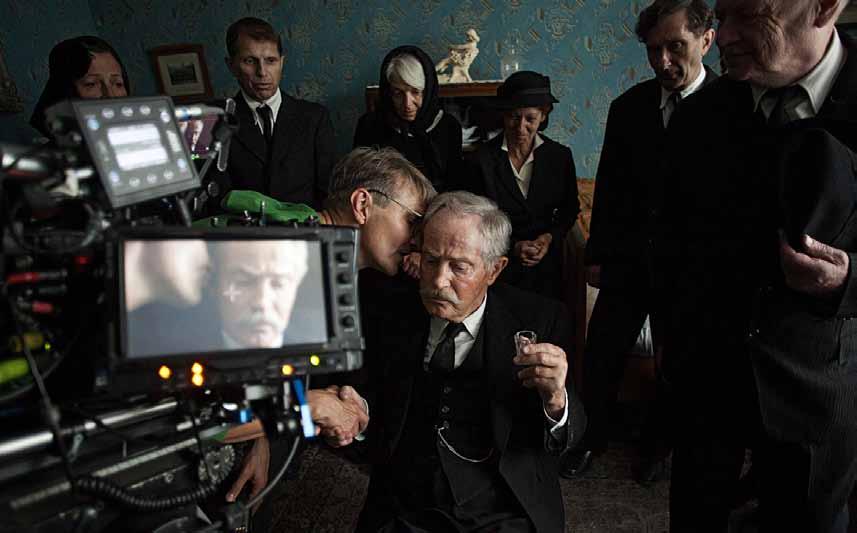 Zdeněk Svěrák Dramatik, scenárista, autor písňových textů, ale i divadelní, filmový a televizní herec. Rodilý Pražan a vystudovaný pedagog českého jazyka a literatury.