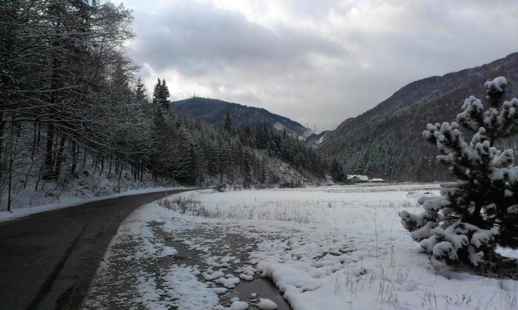 December J eden z najčarovnejších mesiacov roka nám opäť zaklopal na dvere. Ľadová kráľovná zahalí krajinu do ligotavej perinky, a zoradí armádu belasých vojačikov na strechách domov.