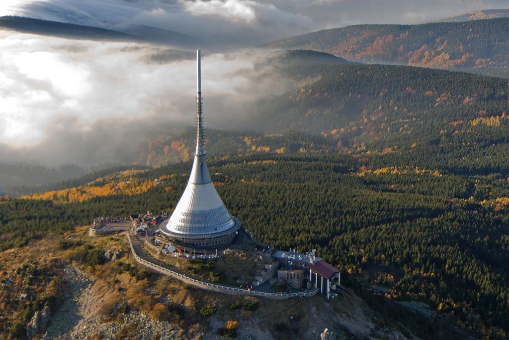 Liberec MALEVIL Leží 30 kilometrů od Malevilu a rozhodně má návštěvníkům co nabídnout, a to jak v děštivých, tak ve slunných dnech.