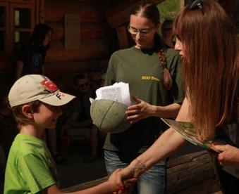 Na pódiu vystoupil Vojenský umělecký soubor Ondráš se Zatoulanými pohádkami a břišní tanečnice, karatisté předváděli svoje chvaty, strážníci výcvik policejních psů.