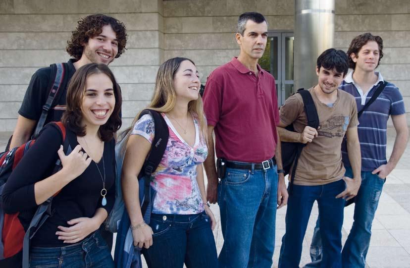 תכנית לפידים הנבחרים הם צעירים, כישרוניים, בעלי אמביציה וחולמים על תפקידי מפתח בעולם העסקים הטכנולוגי, אבל הם לא פרחי היי טק טיפוסיים.