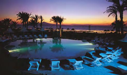 18 Radisson Blu Resort Sharm El Sheikh ***** poloha: hotel se nachází cca 7 km od letiště s výhledem na ostrov Tiran pláž: přímo u hotelu se nachází dlouhá písečná pláž se vstupem