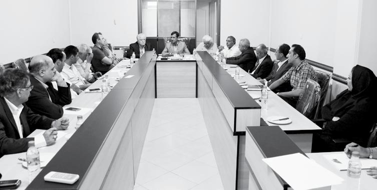 آقای پوستی زاده از دیگر شرکت کنندگان در این جلسه گفت : یکی از مهمترین نیازهای ما در اجرای چنین پروژه ای ایجاد یک کارگروه بازرگانی است و به همین منظور پیشنهاد می گردد تا یک کارگروه تخصصی از