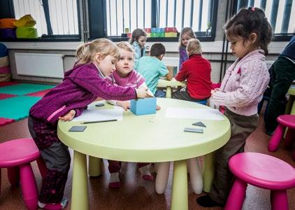 jak se střídá den a noc nebo proč je na pólech sníh po celý rok. 6 12 dětí 45 min. výuka 50 Kč od 4 let 45 min. expozice Svět plný barev* Svět kolem nás je plný barev!