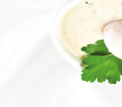 OMÁČKY OMÁČKY OMÁČKA RAJČATOVÁ S PAPRIKOU 150 g rajčat, ½ zelené papriky, 10 g cibule, 15 g oleje, 15 g mrkve, 10 g celeru, zelená petrželka, bazalka, česnek, 5 g