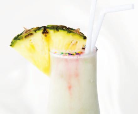 NÁPOJE NÁPOJE NEALKO RADLER SVÁTEČNÍ KOKTEJL SANGRIA PIŇA COLADA 300 ml nealkoholického piva, 1 Nutridrink Juice style s příchutí jahodovou 200 ml Vychlazené pivo a Nutridrink současně nalijeme do