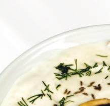 KRÉMOVÁ HOUBOVÁ POLÉVKA 5-6 malých žampionů jemně posekaných, 25 g másla, 110 ml plnotučného mléka, 1 balíček (35 g)