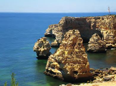 Přejezd do Carvoeiro, lehčí túra po útesech Praia Carvoeiro-Praia Marinha, zakončená koupáním, návrat busem 6.den: Volný den, odpočinek, rekreace, koupání 7.