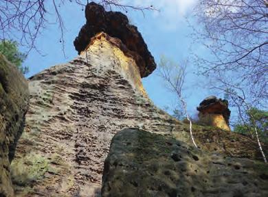 Cesta do Českého ráje Vesecký Plakánek a Střehomský Plakánek, procházka kouzelnými, úžasnými údolími ke hradu Kost Sedmihorky, procházka po zelené na Hrubou skálu s odbočkami k různým zajímavostem