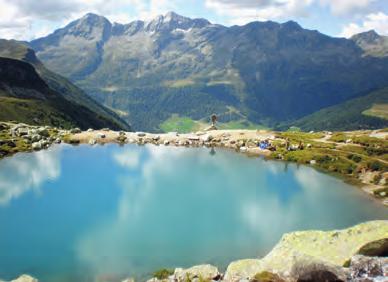 kostelík Heiligkreuz DOLOMITY IX - centrální Dolomity - Zájezd Dolomity IX se částečně zabývá centrálními Dolomity, skupinami Fanes a Tofana, závěrečná túra je v Zillertalských Alpách ve skupině