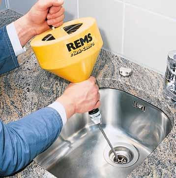 REMS Mini-Cobra Přístroj na čištění trubek na ruční a elektrický pohon Osvědčený, praktický přístroj pro rychlé použití při ucpání trubek v kuchyni, koupelně, na toaletách.
