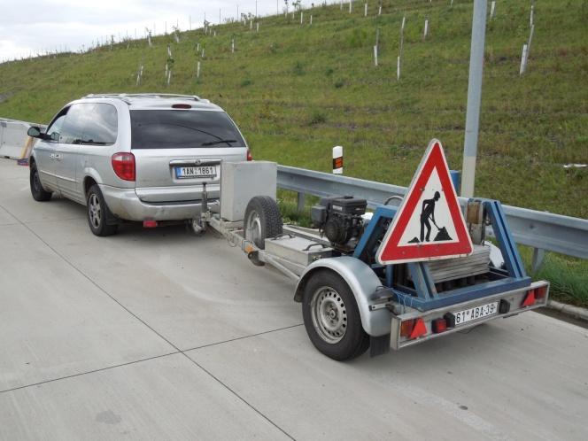 88 Nasazení nedestruktivních metod při hodnocení polohy kluzných trnů a kotev na pokusných úsecích Spolupůsobení desek je vyhodnoceno jako podíl průhybů geofonu D3 (na nezatíţené hraně desky ve