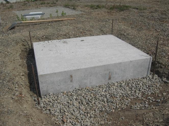 Z betonu, který byl namíchán pro betonáţ laboratorní desky, byly vyrobeny vzorky pro zkoušky obsahu vzduchu v čerstvém betonu a pro zkoušku sednutí kuţelem (ČSN EN 12350-1, 2009, ČSN EN 12350-2, 2009
