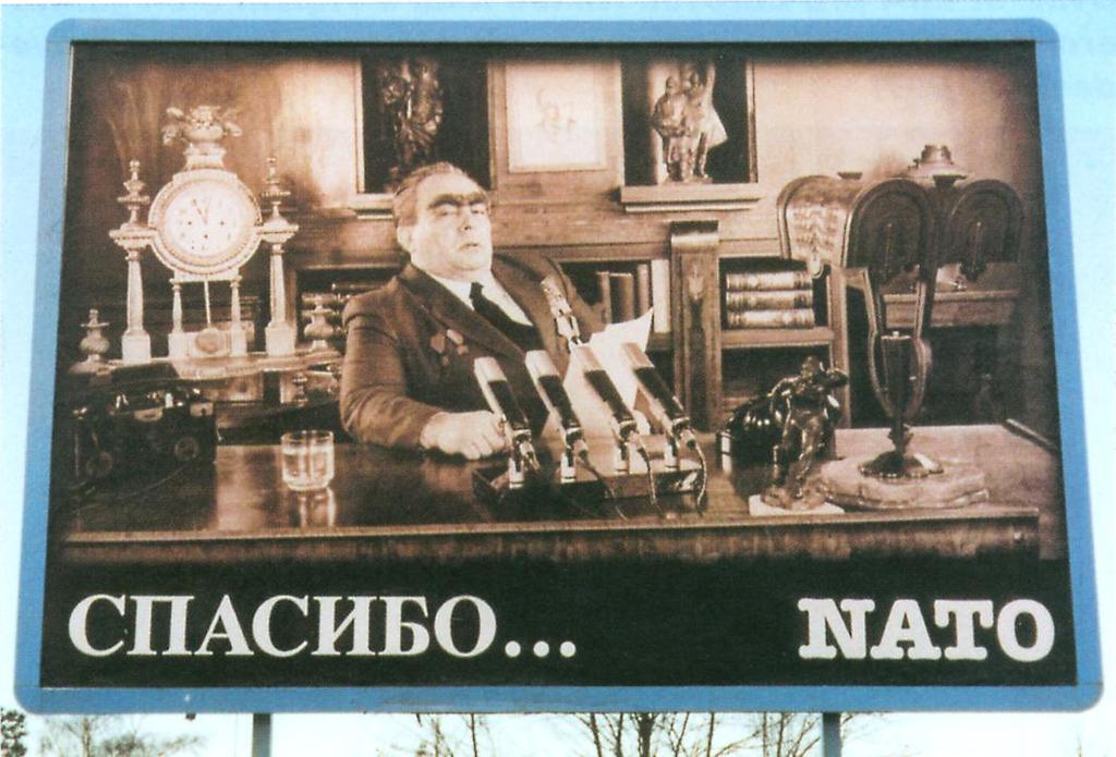 Nabízí se zajímavé srovnání: Jak by asi v podobné situaci reagovali Angličané nebo Američané?