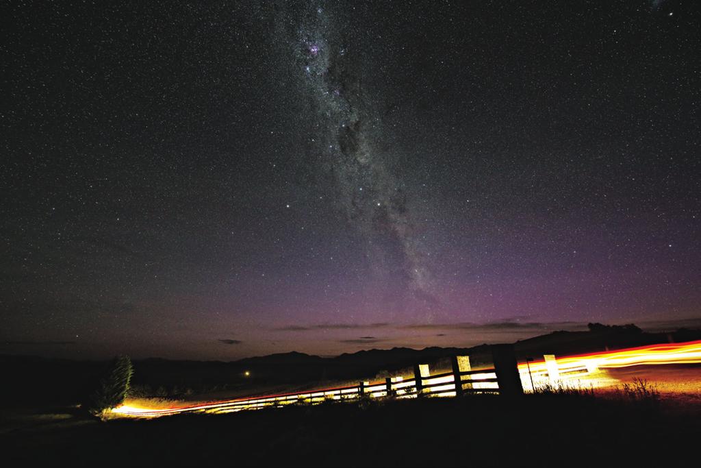 tisková zpráva ASTROTRACER Snadné sledování a fotografování nebeských těles bez rovníkového teleskopu Plným využitím modulu GPS, elektronického kompasu a SR mechanismu, K-1 zjednodušuje astronomickou