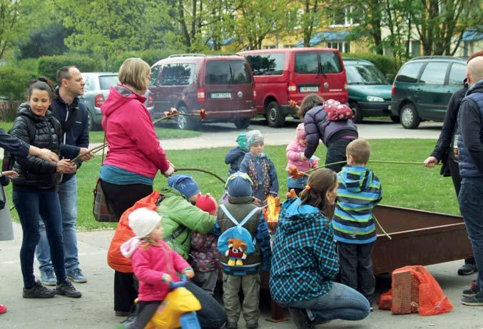 36 Délka trasy: cca 6 km Trasa: Vyjdeme z Netluk proslavených chovem koní Převalského, půjdeme příjemnou trasou kolem gotické tvrze v Kralovicích a zámku v Kolodějích, odkud se budeme vracet zpět