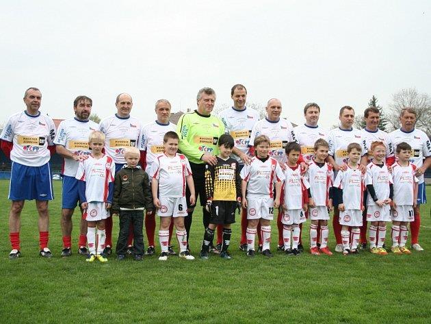 Do Klatov dorazí vítěz poháru UEFA i mistr Evropy a olympijský vítěz Klatovy Zvučná fotbalová jména vyběhnou v neděli 10.