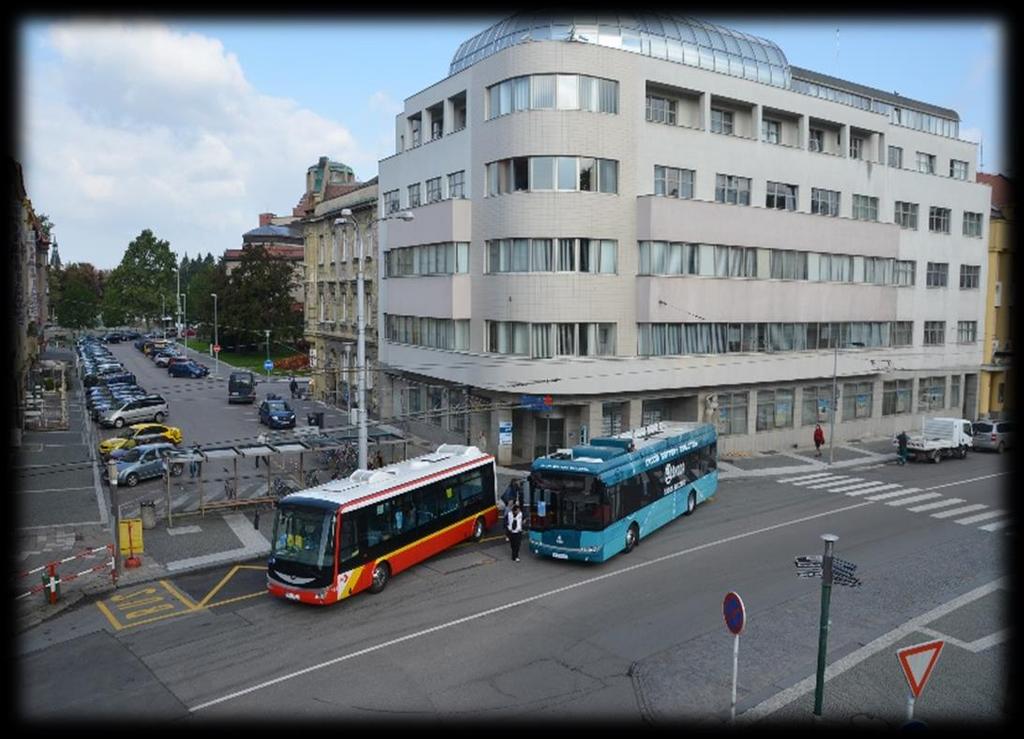 Další Připravované projekty v rámci ITI FOTO: Současný vzhled přestupního uzlu MHD,,U Grandu v Hradci Králové modernizace přestupního uzlu MHD,,u Grandu plošné zklidňování dopravy
