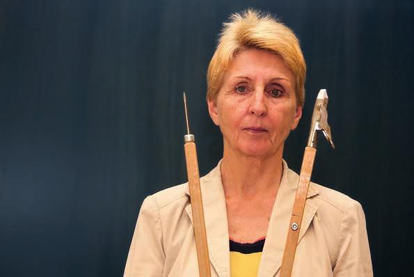 zaměstnanci opět začne. Mám doma stohy knih, které chci přečíst. Pochybuji ale, že budu mít jednu oblíbenou knížku. Na to je život moc složitý. Vždy to bude asi celý soubor knih od různých autorů. 2.