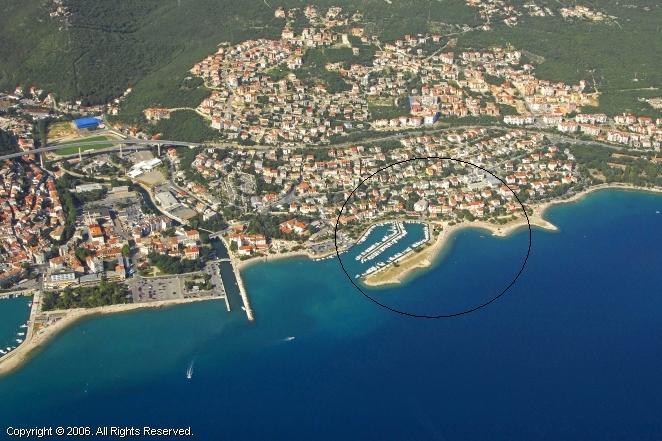 CRIKVENICA - apartmány 2018 Známé a velmi oblíbené turistické centrum Crikvenica je 37 km vzdálené od Rijeky a je již více než sto let považováno za mimořádně vhodné lázeňské místo s výbornými