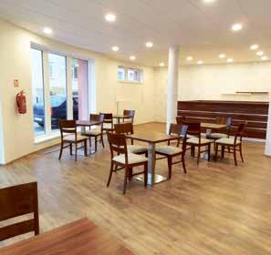 Ke kancelářím si lze pronajmout parkovací místa nebo sklad s výměrou 264 m 2.