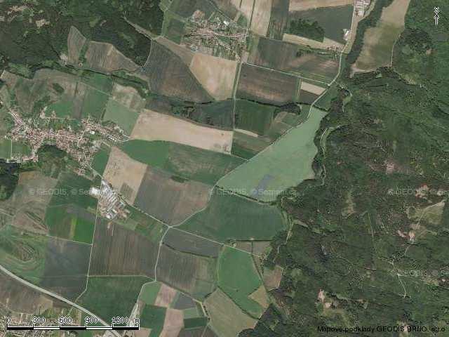 Veverské Knínice - jsou součástí okresu Brno - venkov, leží 20 km od Brna směrem na západ a území se nachází v Boskovické brázdě.
