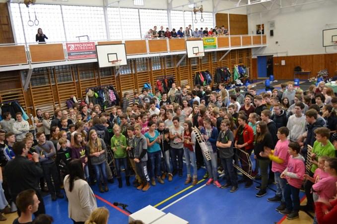 Nejlepší obchodní centrum postavil tým Rychlá rota ze ZŠ Skřipov. Naši stavaři z 8. třídy A. Holečková, L.