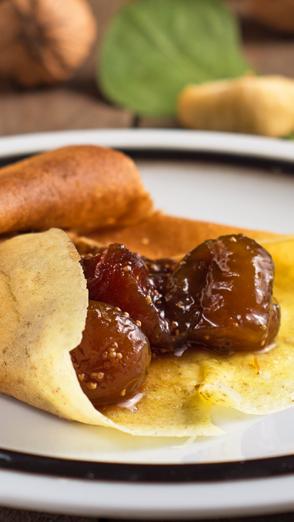 16 Císařovna palačinek palačinky s fíkovým džemem supernutri recept pro GURMÁNY 100 g pšeničné mouky 50 g rýžové mouky 10 g chia semínek 100 g pomerančů 150 ml vody 7 g cukru 300 g fíkového džemu 50