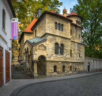 Dnešní podoba synagogy v raně barokním slohu vznikla až po zhoubném požáru Starého Města a ghetta roku 1689. Má jednolodní síňový prostor zaklenutý valenou, bohatě štukovanou klenbou s lunetami.