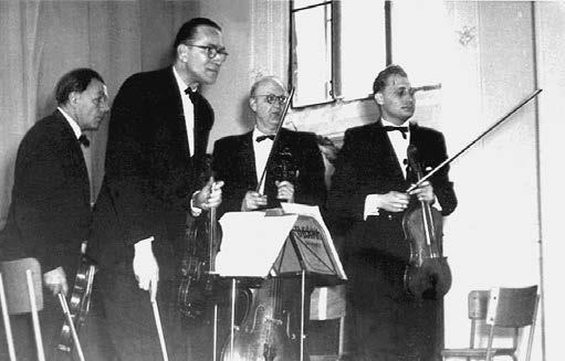 L é t a 1 9 5 3-1 9 6 4 Inst rumentální soubory Sem zařazuji všechny instrumentální soubory počínaje amatérskými orchestry a konče různými tanečními skupinami (roz. hudbou k tanci).