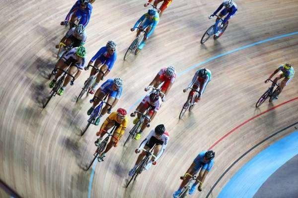 2. Disciplíny Jak jiné sporty i dráhová cyklistika má své disciplíny.jezdce rozlišujeme na vytrvalce a sprintery. Vytrvalci bývají hubení, ale nenechte se zmást jejich váhou.
