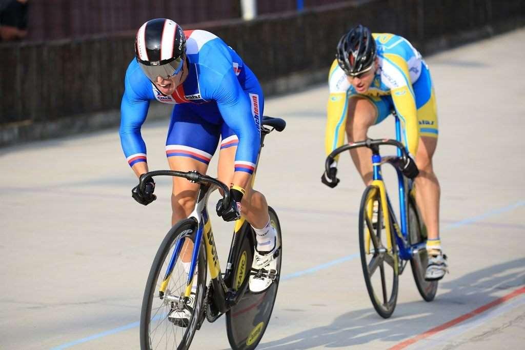 Sprint. Sprint je zpravidla vícekolová soutěž založená na závodě na 200 metrů s letmým startem. Jede se na tři okruhy, ale měří se právě posledních letmých 200 metrů.