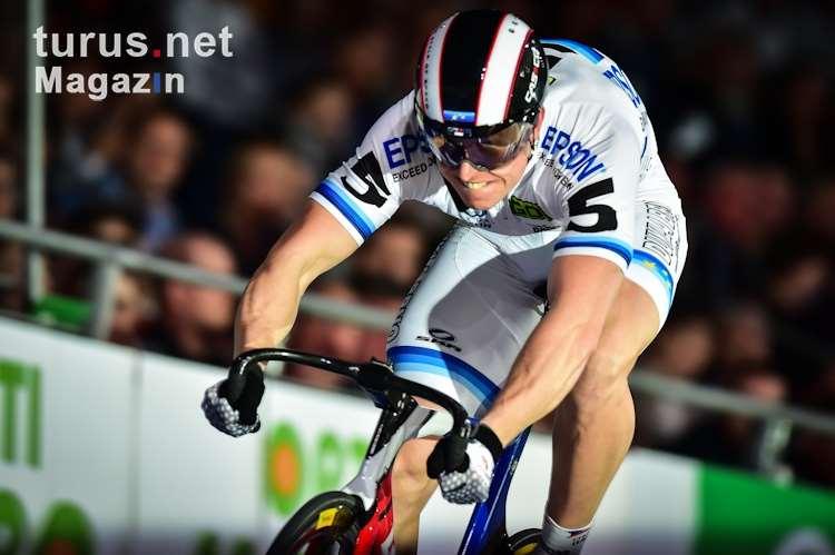 3. Tomáš Bábek Tomáš Bábek je velikou ikonou současné dráhové cyklistiky. Narodil se 4.června 1987 v Brně. Jeho předností je sprint, keirin, team sprint a pevný kilometr.