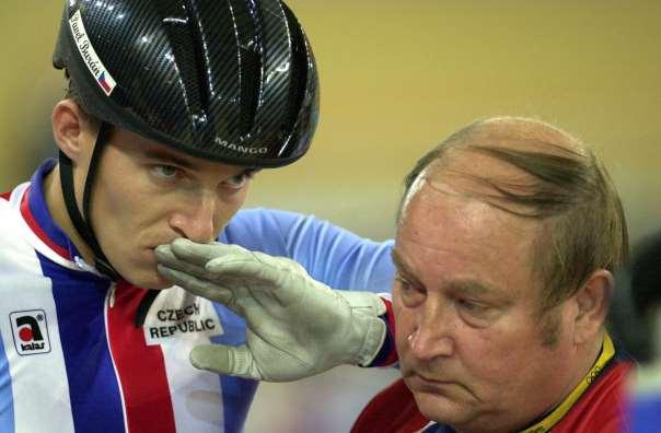 5. Pavel Buráň Pavel Buráň patřil mezi nejlepší dráhový cyklisty v České republice i ve světové kategorií. Narodil se 25.4.1973 v Brně. Jeho záčátek dráhového cyklisty byl velmi náhodný a vtipný.