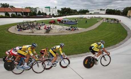 1. Velodromy v ČR 1.1 Délka dráhy Délka dráhy se může v každém případě lišit. Máme krátké i dlouhé dráhy.