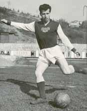 1962 Josef Masopust vyhlášen nejlepším fotbalistou Evropy. 1964 V olympijském výběru ČSSR v Tokiu byli z Dukly tři hráči: Brumovský, Geleta a Knesl. 1980 Na OH v Moskvě vybojovala čs.