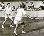 Pyták a Hudeček v přátelském utkání 1952 1956 Nejúspěšnější léta zaznamenal odbor již krátce po svém vzniku. Na ME 1954 získali 3. místo Karol Divín a v soutěži dvojic manželé Balunovi.