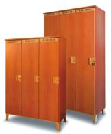 783,- zpevnění zámku 1850 mm ŠATNÍ DVOUSKŘÍŇ NA ROŠTU VS 1734 - nízká, rozměr 1400x600x400 mm VS 1735 - vysoká, rozměr 1750x600x400 mm ŠATNÍ TROJSKŘÍŇ NA ROŠTU VS 1736 - nízká, rozměr 1750x900x400 mm