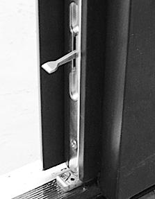 U zámků vstupních dveří jsou použity standardní cylindrické vložky a klíče. Ke každé cylindrické vložce je dodávána servisní kartička, kterou si vypište a uschovejte.