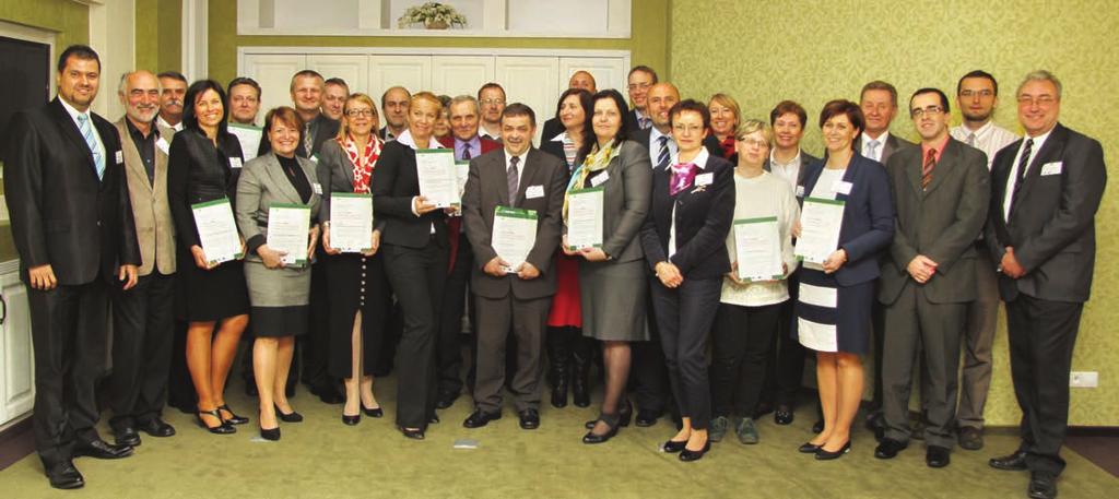podnikání vzdělávání Foto: archiv HK ČR 1 Úspěšnou fi rmu tvoří kvalifi kovaní zaměstnanci Vnovém karlovarském hotelu Dvorana se sešli personalisté a ředitelé třiceti významných firem z Karlovarska a
