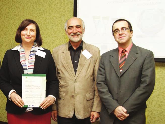podnikání vzdělávání 2 3 1. Společná fotografi e certifi kovaných fi rem a zástupců konsorcia Krajské Hospodářské komory Karlovarského kraje, Svazu průmyslu a dopravy ČR a společnosti TREXIMA, spol.