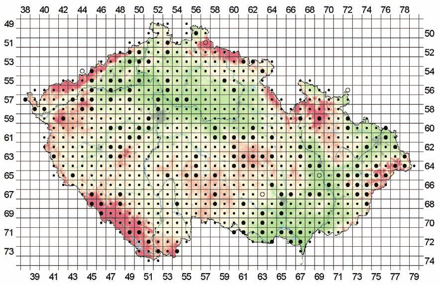 43 potravě se najde ale i ovoce, houby, bobuloviny, kořínky a hlízy. Nepohrdne ani zdechlinou. Z našich šelem má ale nejméně přizpůsobený chrup k chytání a požírání masité kořisti.