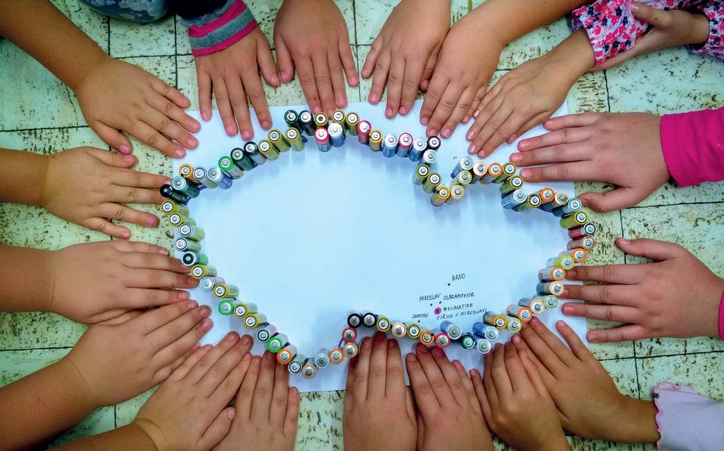 Rok 2016 s ECOBATem 13 Recyklohraní aneb Ukliďme si svět Do podzimní sběrové kampaně Recyklohraní aneb Ukliďme si svět se zapojili žáci a studenti z 891 mateřských, základních a středních škol z celé