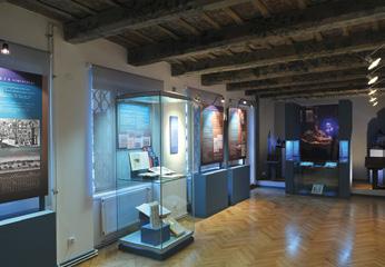 MUZEA Národní pedagogické muzeum a knihovna J. A. Komenského l Muzeum: Praha 1-Malá Strana, Valdštejnská 20, Dům U Zlatého slunce, l tel. 257 533 455, e-mail: pedagog@npmk.cz, www.npmk.cz STÁLÁ EXPOZICE l Odkaz J.