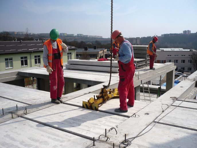 SOUBĚŽNÉ PROCESY dutiny v čelech dílců před betonáží věnců do úrovně horní hrany dílců SPIROLL se mohou uzavřít proti nadměrnému zatékání zálivky ucpávkou.